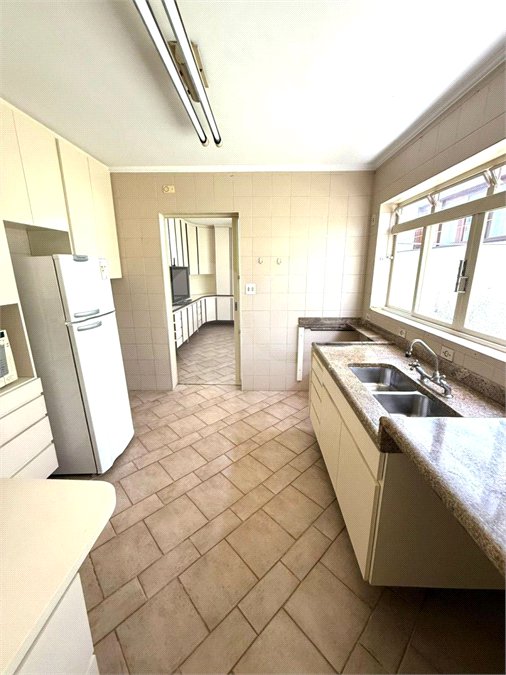Sobrado à venda com 5 quartos, sendo 3 suítes,  em Jardim Leonor, São Paulo, SP