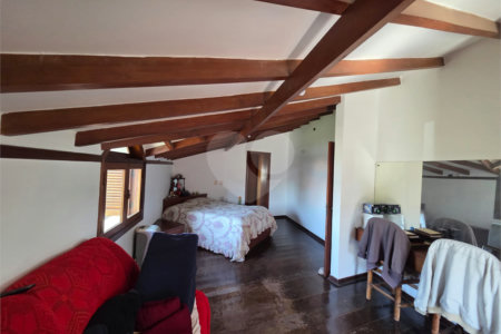 Casa à venda com 4 quartos, sendo 2 suítes, em Cidade São Francisco, São Paulo, SP