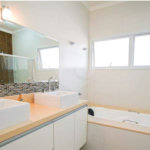 Casa à venda com 4 quartos, sendo 2 suítes, no condomínio Residencial Jardim Primavera, Louveira - SP