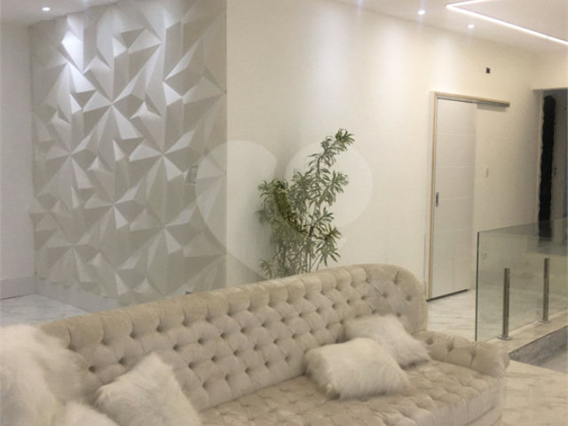 Casa Térrea à venda com 4 quartos, sendo 1 suíte,  em Horto, São Paulo, SP