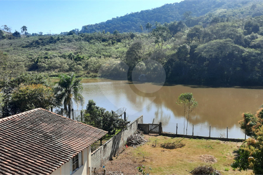 Casa à venda com 3 quartos, sendo 2 suítes, no condomínio Sausalito, Mairiporã - SP