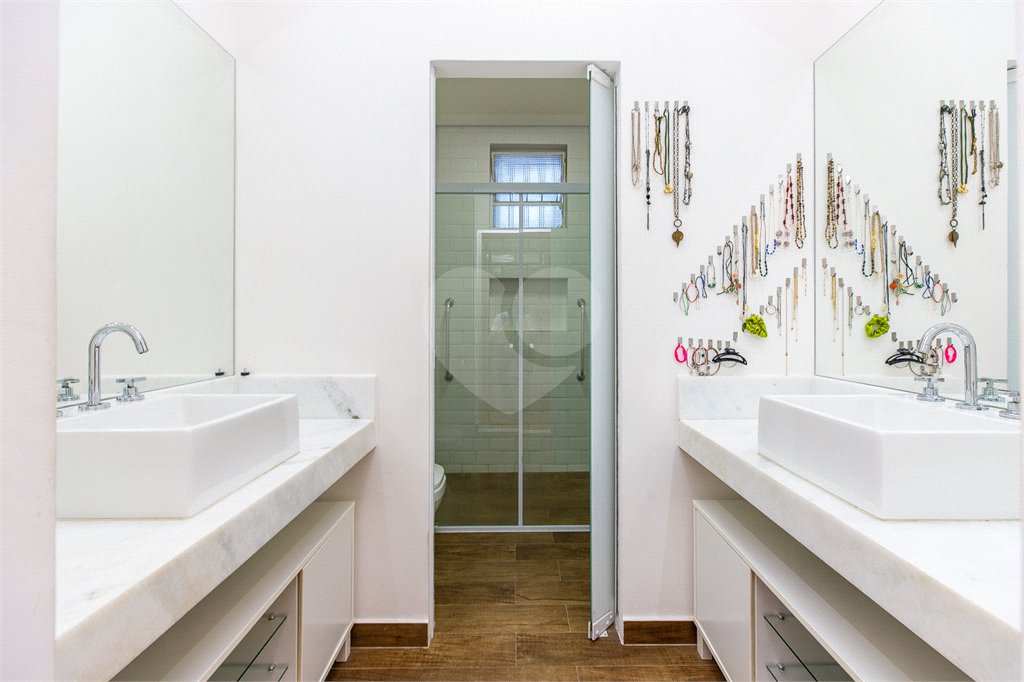Casa Térrea à venda com 5 quartos, sendo 3 suítes, em Jardim Marajoara, São Paulo, SP