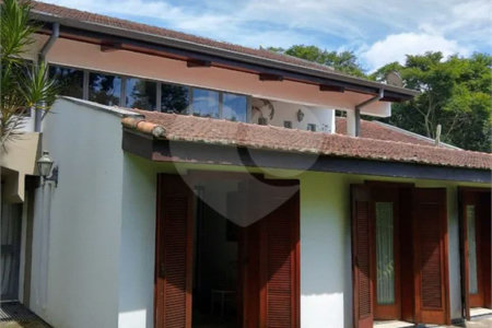 Casa à venda, 742 m², com piscina, 5 suítes, em Embu das Artes