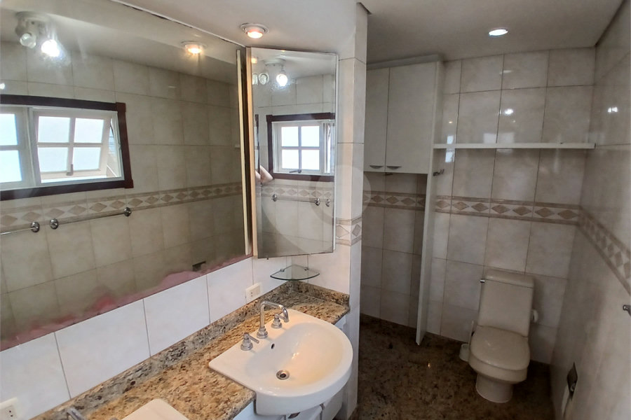 Casa à venda ou para alugar com 3 quartos, sendo 2 suítes, no condomínio Chácara das Rosas, São Paulo - SP