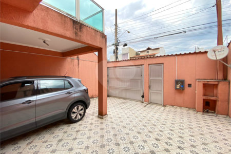 Sobrado à venda com 3 quartos, sendo 1 suíte, em Jardim dos Ipês, Suzano, SP