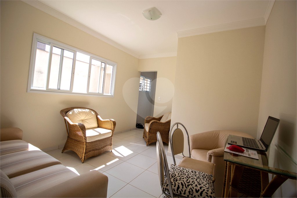 Sobrado à venda com 4 quartos, sendo 3 suítes,  no Centro, São Roque, SP