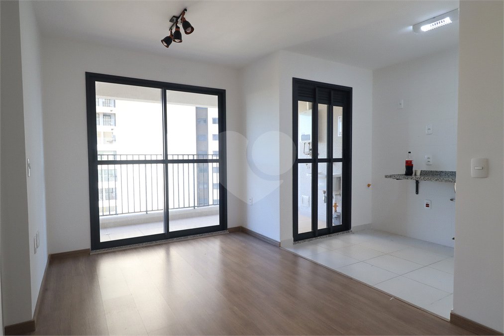 Apartamento à venda com 3 quartos, sendo 1 suíte, em Vila Anastácio, São Paulo, SP