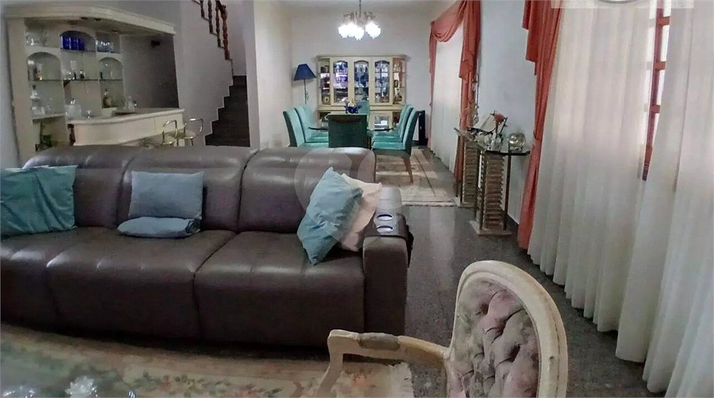 Sobrado à venda com 4 quartos, sendo 2 suítes, em Vila Santa Maria, São Paulo, SP