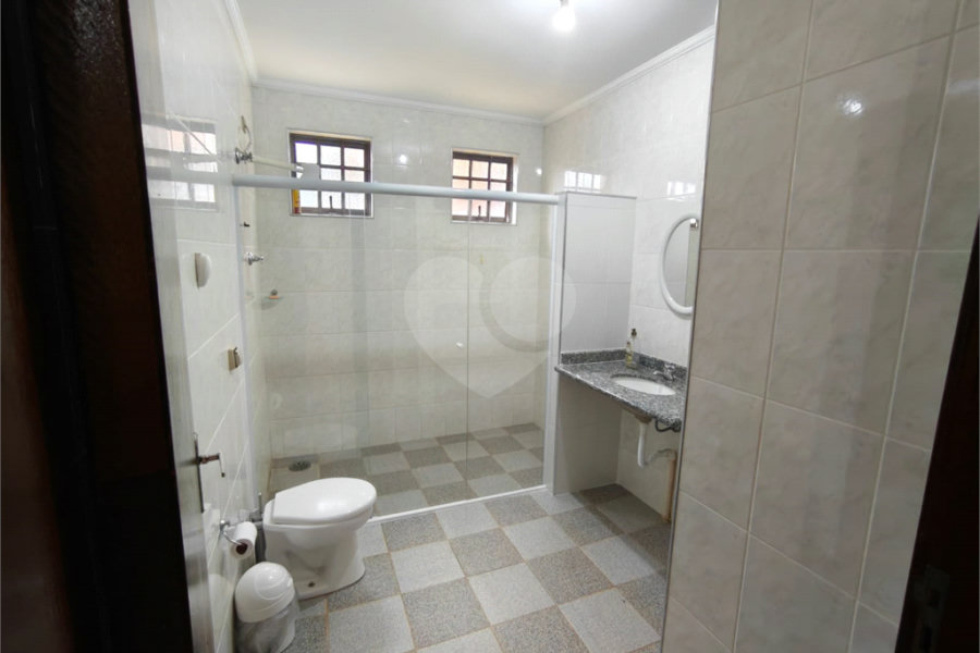 Casa à venda com 4 quartos, sendo 2 suítes,  em Country Residencial Felix, Bom Jesus dos Perdões, SP