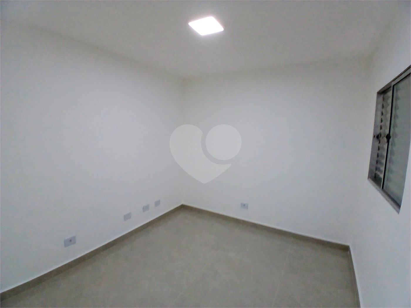 Casa à venda com 3 quartos, sendo 1 suíte,  no condomínio Res Saint Honoré, São Paulo - SP
