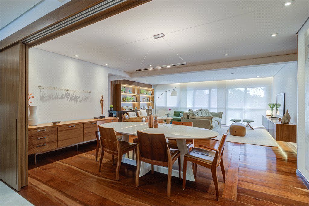 Apartamento à venda com 4 quartos, sendo 1 suíte, em Alto da Boa Vista, São Paulo, SP