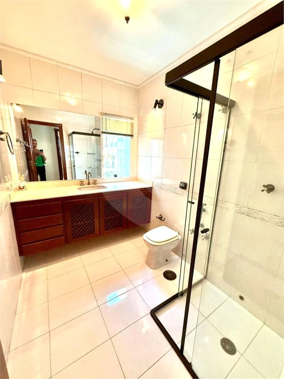 Sobrado à venda com 5 quartos, sendo 3 suítes,  em Jardim Leonor, São Paulo, SP