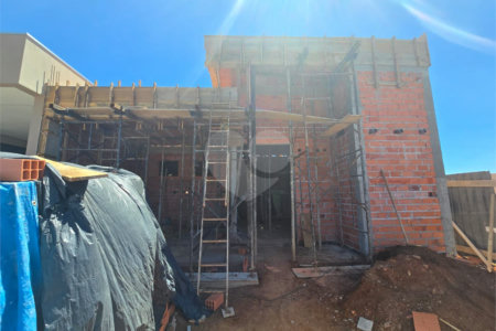 Casa à venda com 3 quartos, sendo 1 suíte, no condomínio Residencial Tivolli, Itapetininga - SP