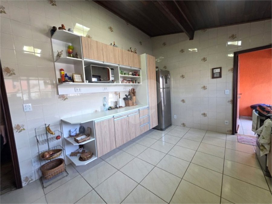 Casa à venda com 3 quartos, sendo 1 suíte, no condomínio Estância Marambaia, Vinhedo - SP