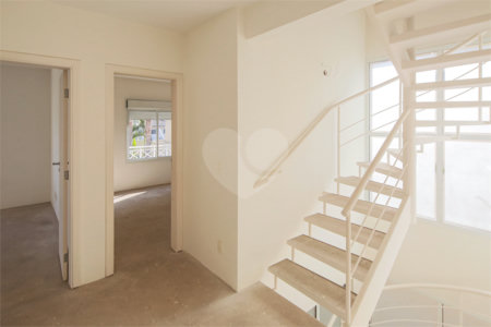 Casa à venda com 4 quartos, sendo 2 suítes, no condomínio Bristol Village, São Paulo - SP