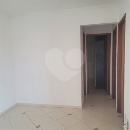 Indaiatuba - Venda - Apartamento no Condomínio Portal das Flores com 64 m², 3 dorms, sendo 2 com armários planejados, , WC social, cozinha planejada e totalmente integrada com a lavanderia, varanda, , 02 vagas de garagem. Excelente localização, a poucos metros do Shopping Polo, mercados, padaria,