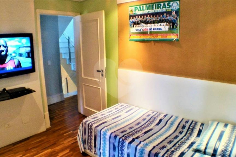 Casa à venda com 5 suítes no condomínio Travessa Tenente Ariston de Oliveira,4, São Paulo - SP