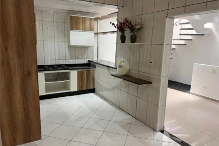 Sobrado à venda com 2 quartos, sendo 1 suíte, em Vila Correa, Ferraz de Vasconcelos, SP