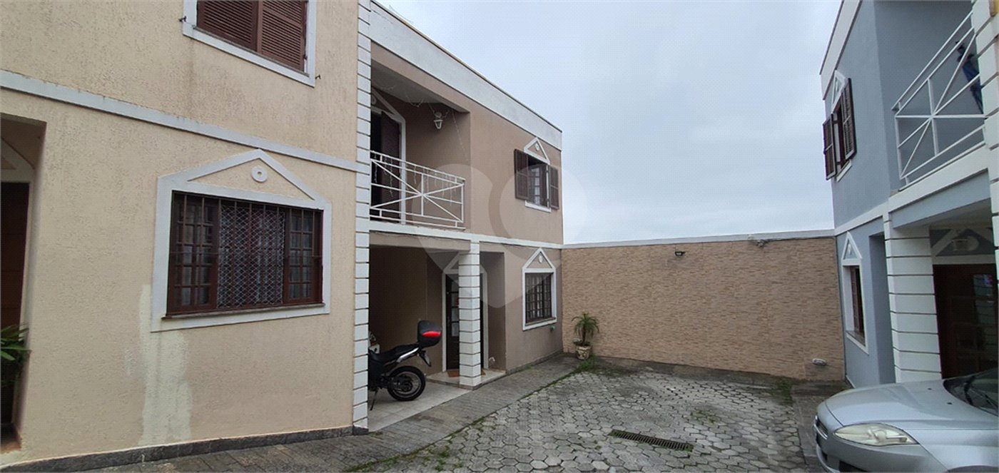 Casa à venda com 3 quartos, sendo 1 suíte, no condomínio Primavera, São Paulo - SP