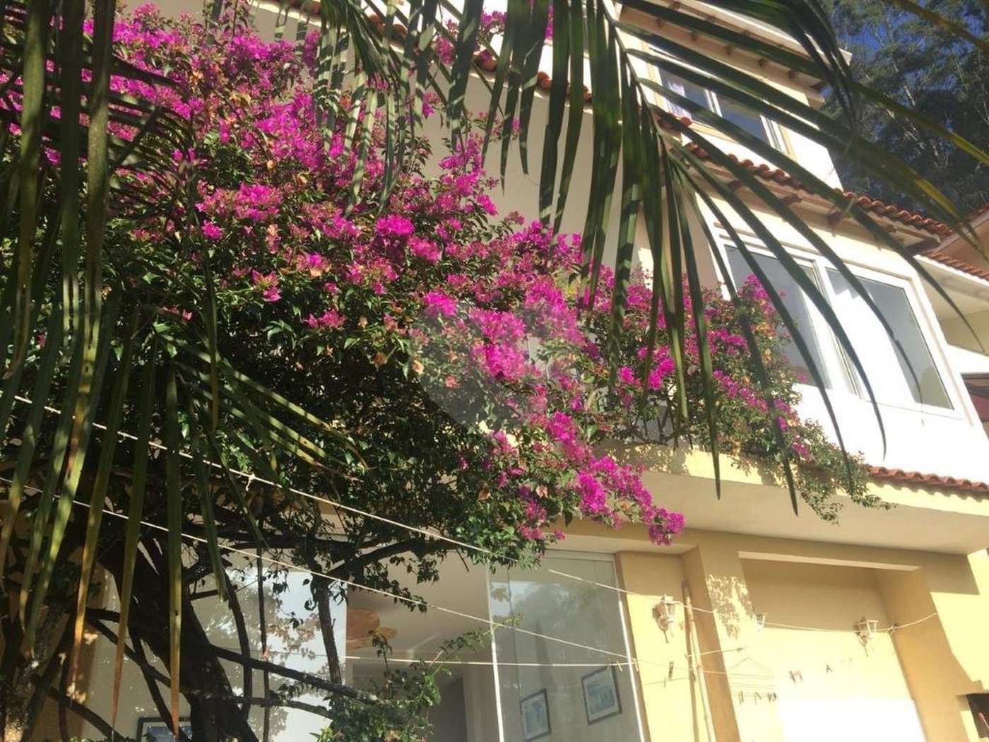 Casa à venda com 5 quartos, sendo 4 suítes, no condomínio Jardim Vitória Régia, São Paulo - SP