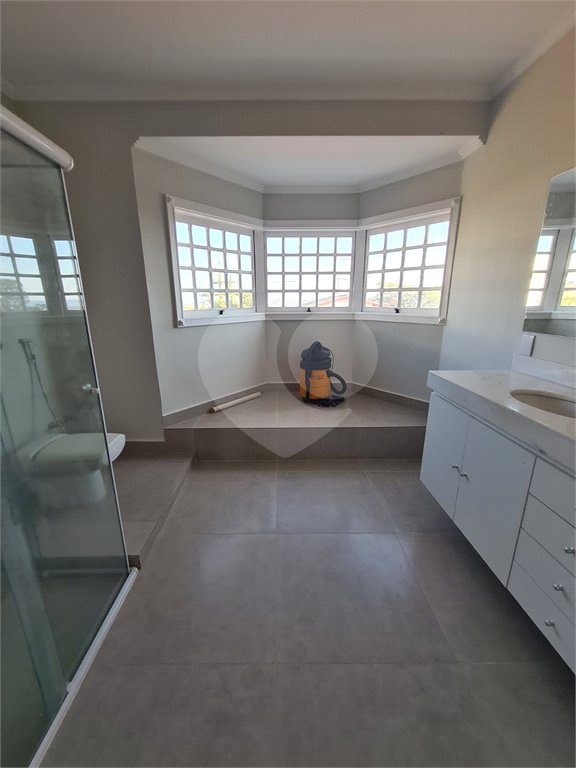 Casa à venda com 3 suítes no condomínio Estância Marambaia, Vinhedo - SP