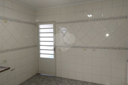 Sobrado à venda com 3 quartos, sendo 1 suíte, em Parque Ramos Freitas, São Paulo, SP