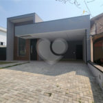 Casa à venda com 3 suítes no condomínio Vita Verdi, Valinhos - SP