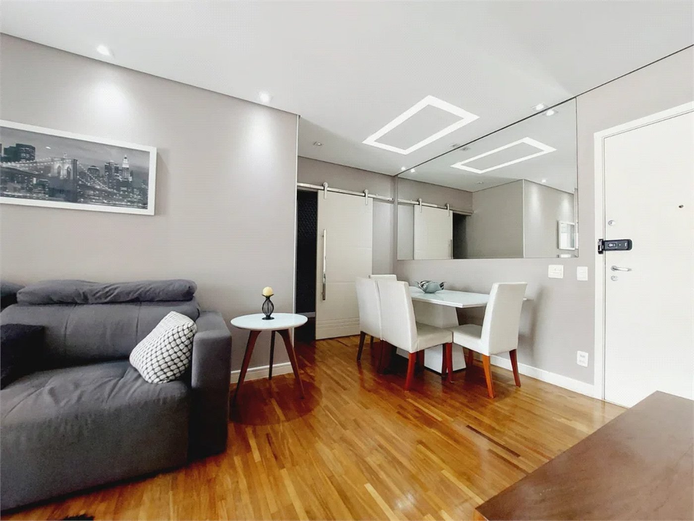 Apartamento à venda com 2 quartos, sendo 1 suíte,  em Vila Anastácio, São Paulo, SP