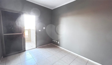 Apartamento à venda com 3 quartos, sendo 1 suíte,  no Centro, Três Lagoas, MS