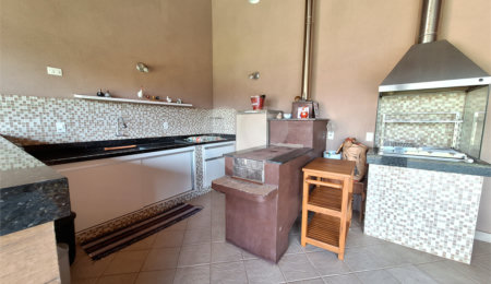 Casa à venda com 4 quartos, sendo 1 suíte,  em Santa Cândida, Vinhedo, SP