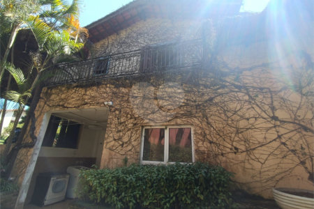 Casa à venda com 4 quartos, sendo 3 suítes, no condomínio Patrimônio do Carmo, São Roque - SP