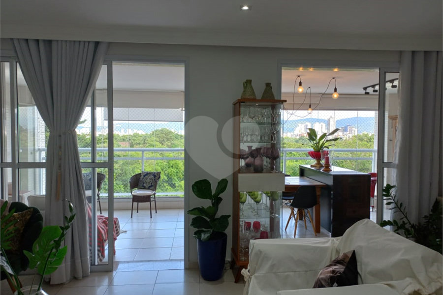 Apartamento à venda ou para alugar com 3 suítes em Enseada, Guarujá, SP