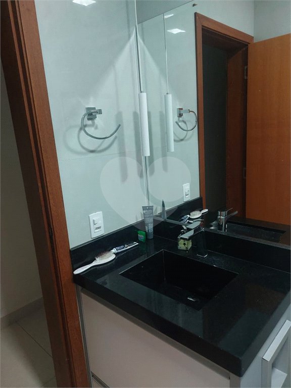 Casa à venda com 3 quartos, sendo 1 suíte, no condomínio Mantova, Indaiatuba - SP