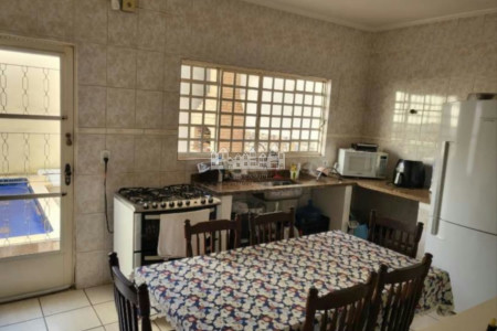 Sobrado à Venda com piscina e próximo à FAAT – Atibaia/SP