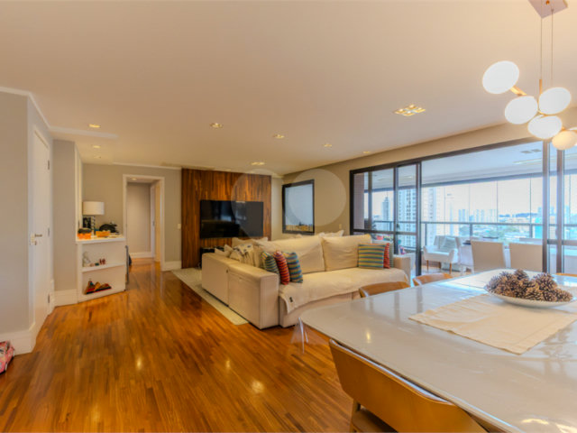 Apartamento à venda com 3 suítes em Chácara Santo Antônio, São Paulo, SP