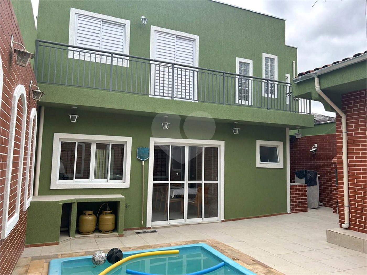 Excelente Sobrado à venda no Planalto - 5 Quartos/4 Suítes/2 Vagas na garagem
