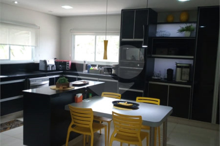 Casa à venda com 4 suítes no condomínio Villaggio Capriccio, Louveira - SP