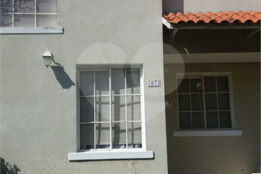Casa à venda com 2 quartos, sendo 1 suíte, no condomínio Residencial Villa Nostra, Cotia - SP