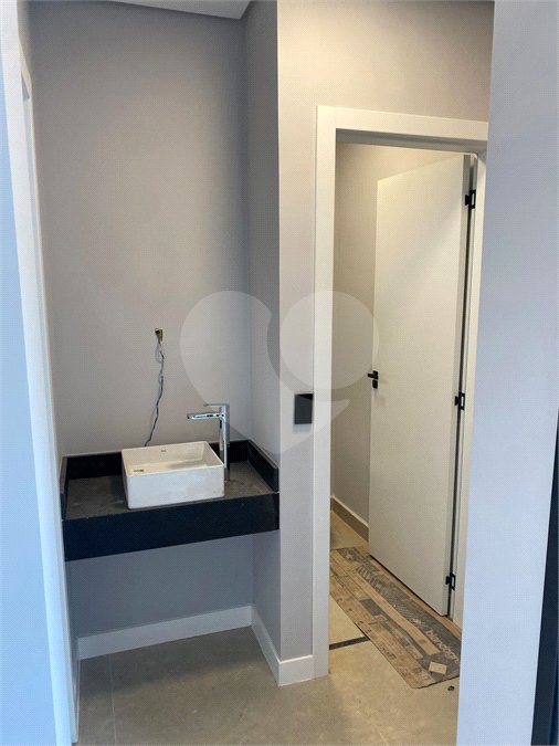 Casa à venda com 4 quartos, sendo 3 suítes, no condomínio Recanto dos Paturis, Vinhedo - SP