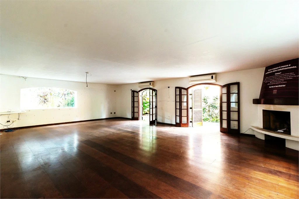 Casa à venda com 4 quartos, sendo 1 suíte,  em Jardim das Bandeiras, São Paulo, SP