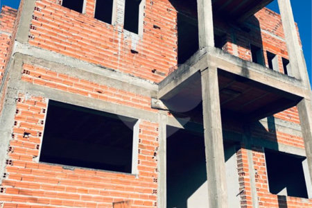 Imóvel em construção bem localizado