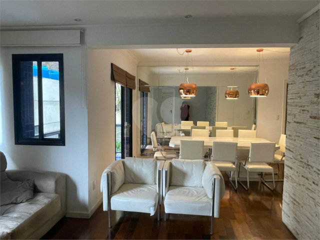Apartamento à venda com 3 quartos, sendo 1 suíte,  em Morumbi, São Paulo, SP