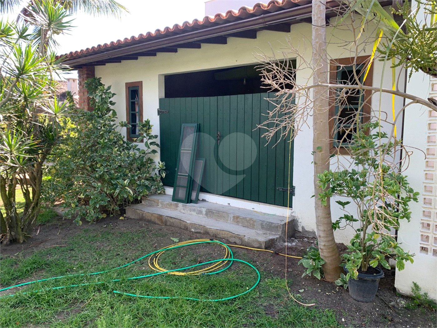 Casa em condomínio à venda com 3 quartos, sendo 2 suítes, em Portinho, Cabo Frio, RJ