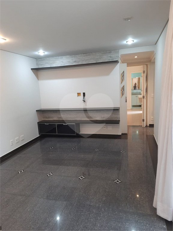 Apartamento à venda ou para alugar com 3 quartos, sendo 1 suíte, em Cidade São Francisco, São Paulo, SP