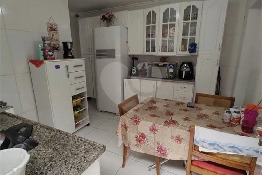 Casa à venda com 2 quartos, sendo 1 suíte, em Parque Maria Domitila, São Paulo, SP
