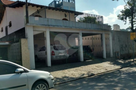 Sobrado à venda com 4 quartos, sendo 1 suíte, em Vila Vitório Mazzei, São Paulo, SP