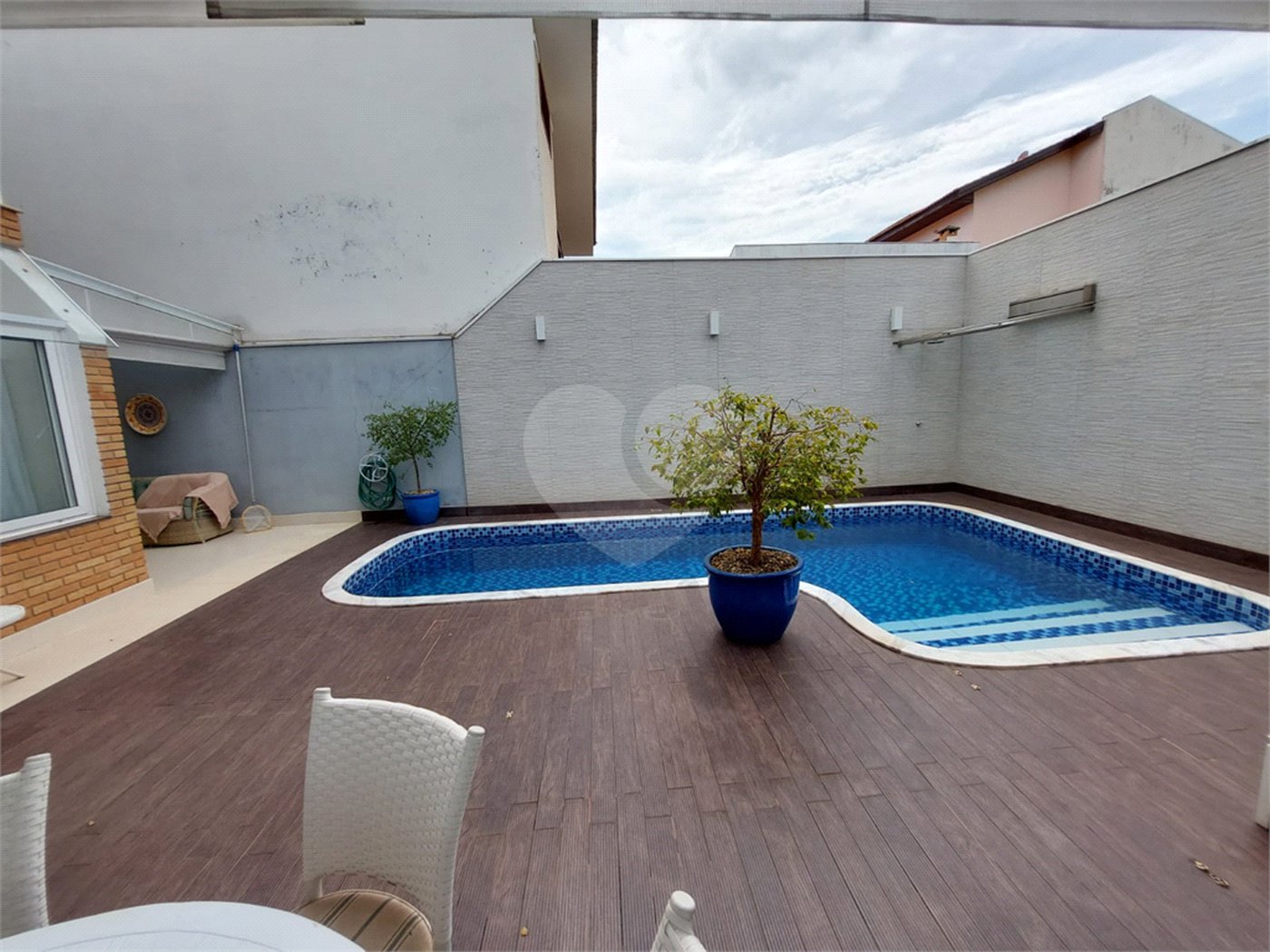 Casa à venda com 4 suítes no condomínio Granja Olga II, Sorocaba - SP