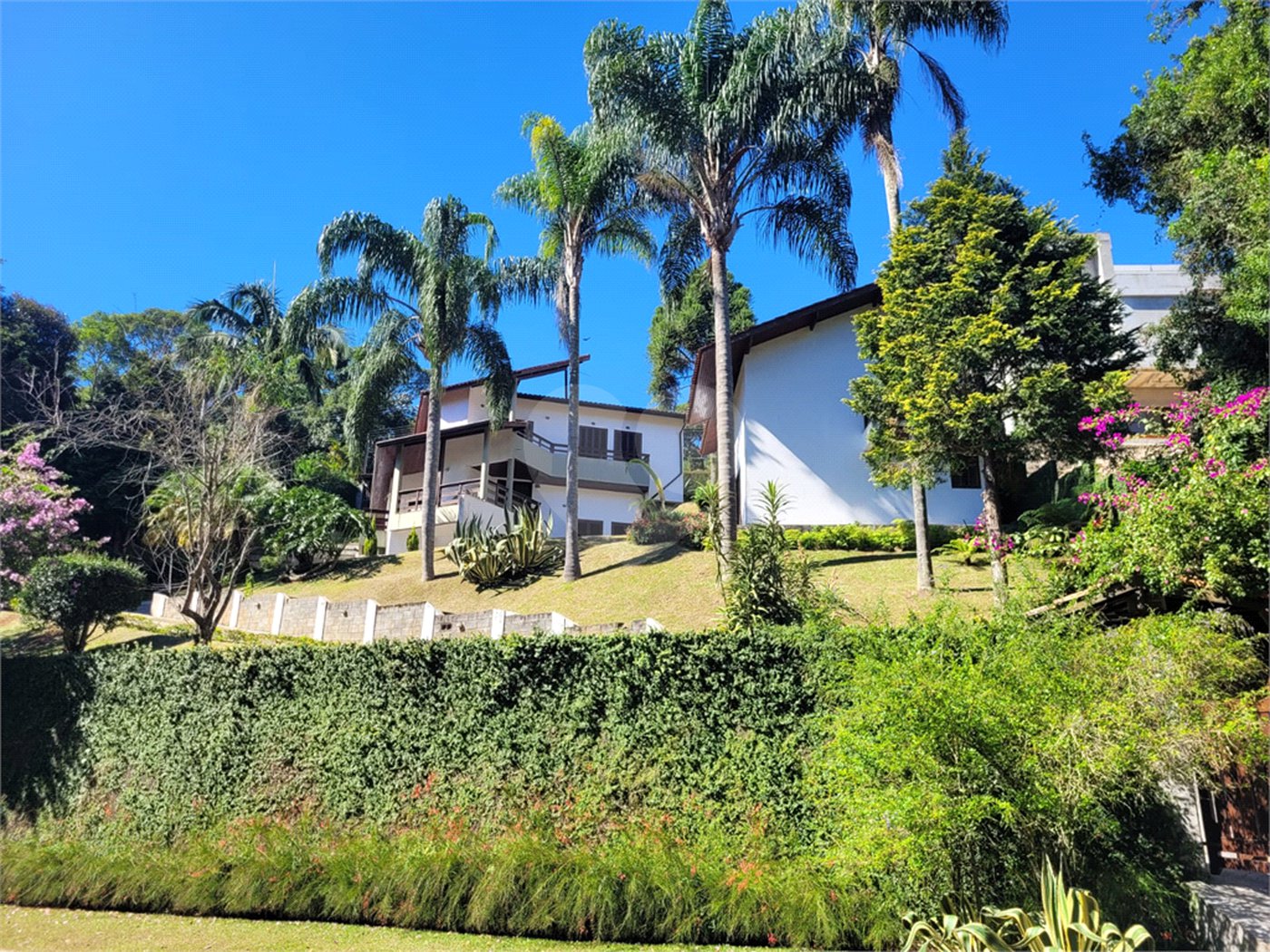 Casa à venda com 3 quartos, sendo 1 suíte, no condomínio Alpes da Cantareira, Mairiporã - SP