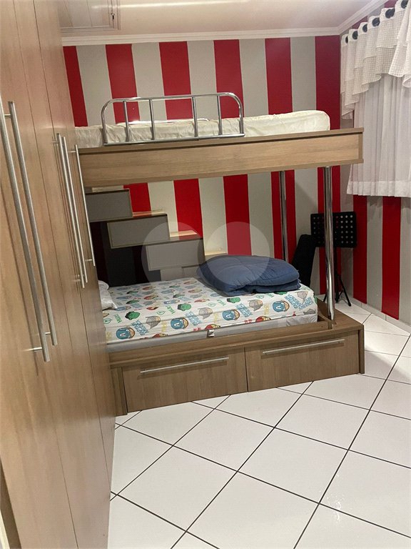 Sobrado à venda com 4 quartos, sendo 1 suíte, em Vila Áurea, Poá, SP