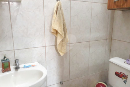 Sobrado à venda com 3 suítes em Vila Nivi, São Paulo, SP